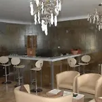 Kyknos De Luxe & בית הארחה 4*