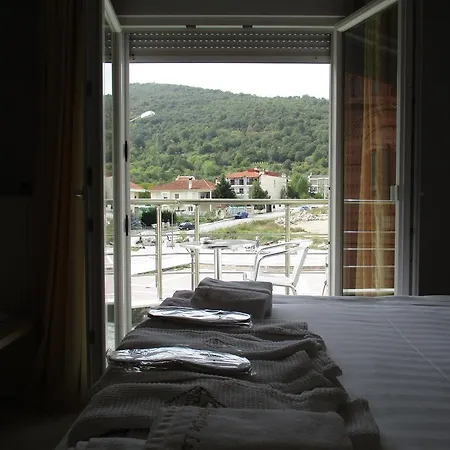 Kyknos De Luxe & 4* كاستوريا