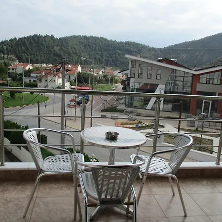 Kyknos De Luxe & بيت ضيافة