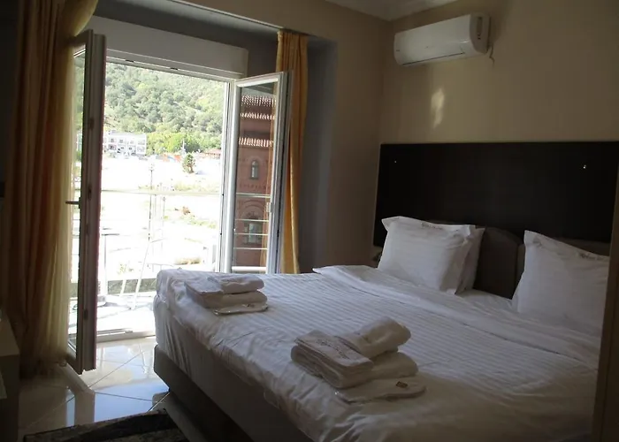 Kyknos De Luxe & 4* Кастория