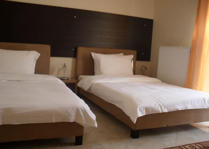 Kyknos De Luxe & בית הארחה 4*