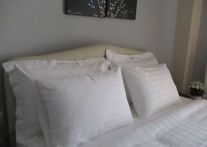 בית הארחה Kyknos De Luxe & 4*