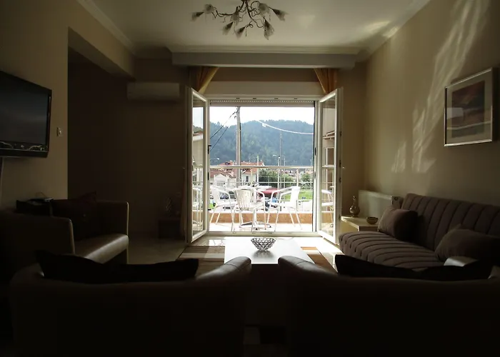 בית הארחה Kyknos De Luxe & 4*