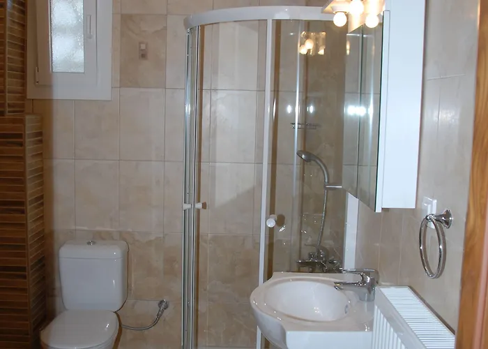 Kyknos De Luxe & בית הארחה 4*