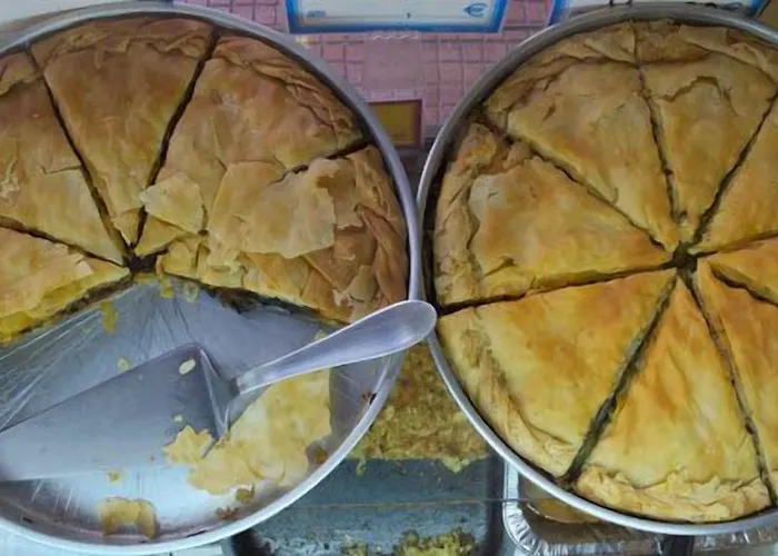 Kyknos De Luxe & קסטוריה