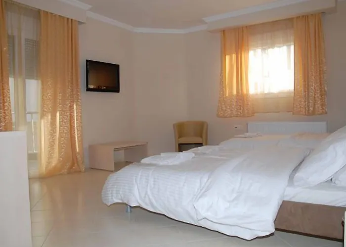 Kyknos De Luxe & קסטוריה