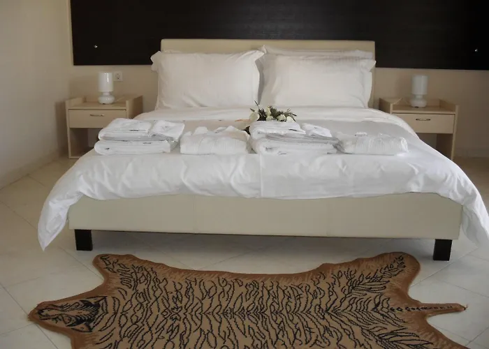 Kyknos De Luxe & בית הארחה 4*