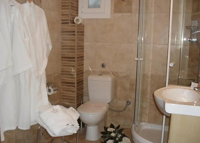 Kyknos De Luxe & קסטוריה