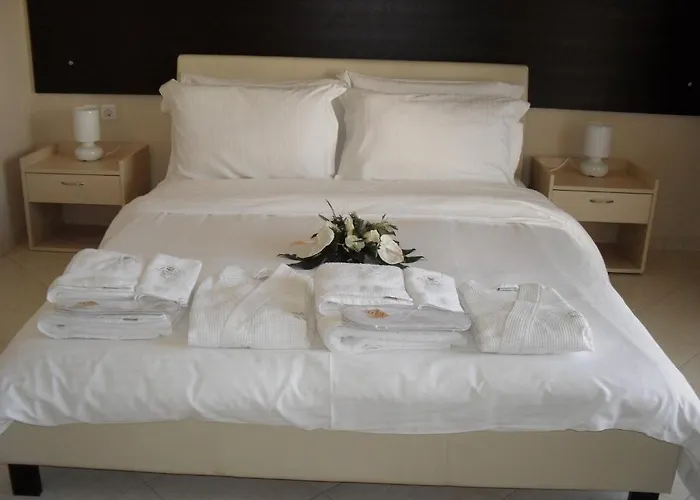 בית הארחה Kyknos De Luxe & 4*